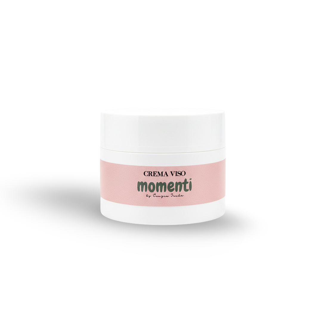 Una crema viso vellutata, dalla texture morbida e sensoriale, formulata con ingredienti naturali e arricchita con l’estratto di Dianthus Barbatus, il prezioso garofano del poeta. Pensata per coccolare ogni tipo di pelle, questa crema idrata, lenisce e protegge, contrastando i segni del tempo e le discromie. È il trattamento ideale per chi desidera una pelle nutrita, compatta e luminosa, con la delicatezza di un gesto d’amore quotidiano. 50 ml