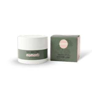 Maschera in crema ricca di principi attivi naturali, studiata per contrastare i segni del tempo, migliorare l’elasticità cutanea e prevenire la formazione di rughe. La sua formula avvolgente dona alla pelle un aspetto nutrito, levigato e luminoso. 50 ml